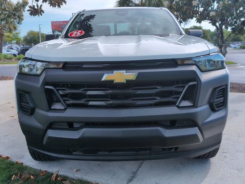 Used 2025 Chevrolet Colorado W/T w/ Advanced Trailering Package AWD/4WD image 3