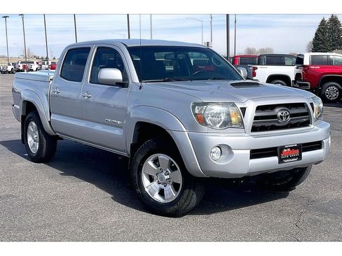 Used 2010 Toyota Tacoma PreRunner image 2