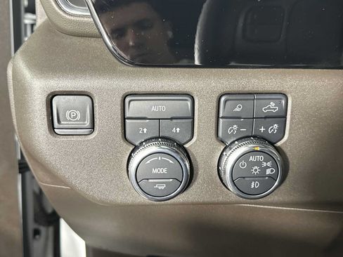 Used 2024 GMC Sierra 1500 SLT AWD/4WD image 28