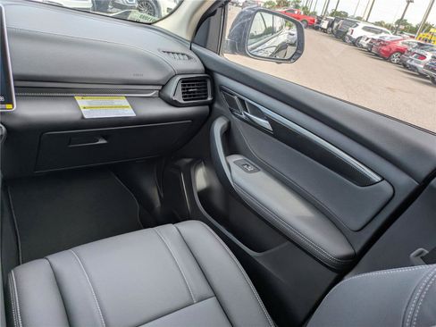 New 2025 VinFast VF 8 Eco image 3