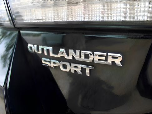 Used 2023 Mitsubishi Outlander Sport LE image 8