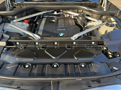 Used 2022 BMW X6 xDrive40i AWD/4WD image 32