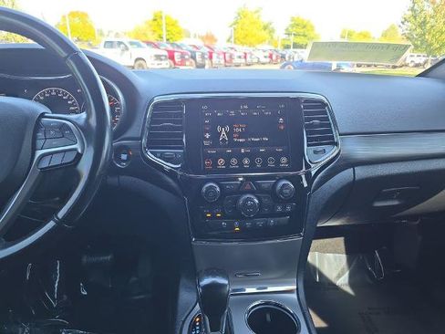 Used 2020 Jeep Grand Cherokee Altitude AWD/4WD image 25