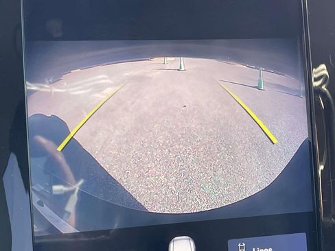 Used 2021 Volvo XC40 T5 Momentum w/ Premium Package image 18