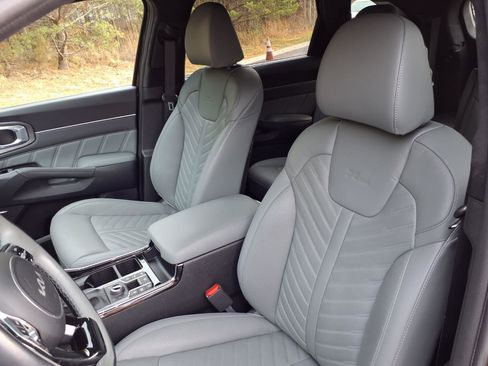 Used 2025 Kia Sorento SX Prestige w/ Sage Leather Package image 13