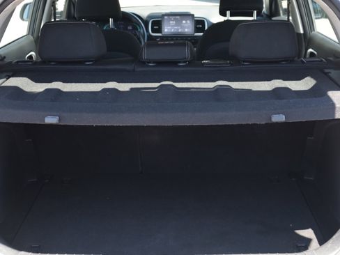 Used 2024 Hyundai Venue SEL FWD image 16