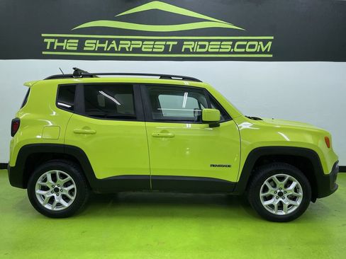 Used 2017 Jeep Renegade Latitude w/ Cold Weather Group image 11