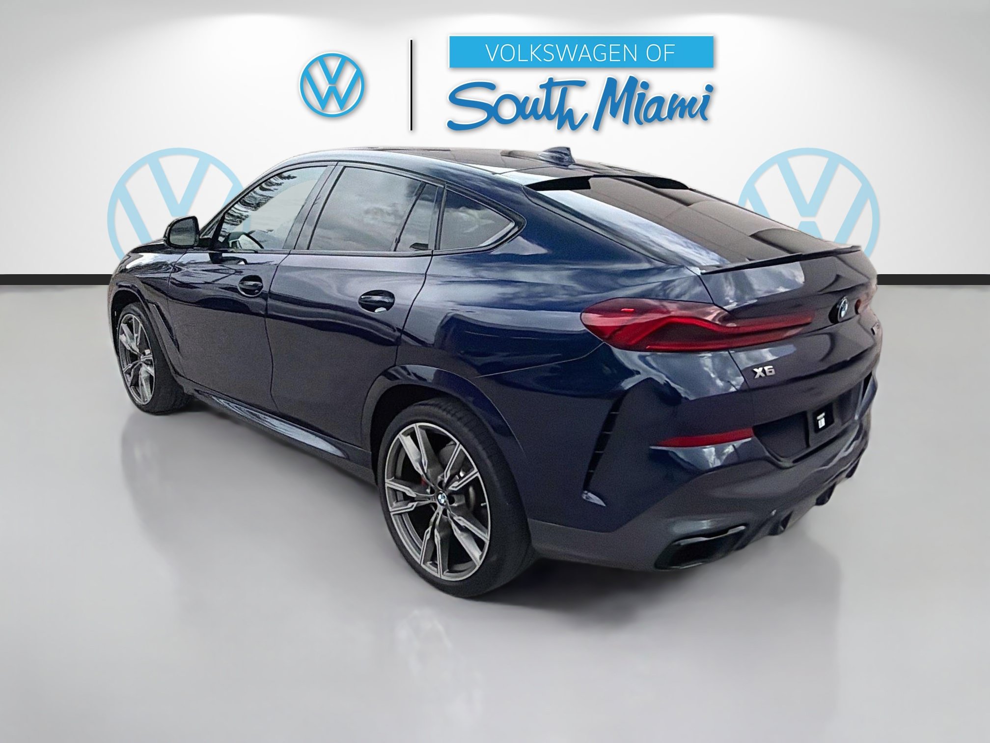 Used 2022 BMW X6 M50i w/ Executive Package AWD/4WD image 5