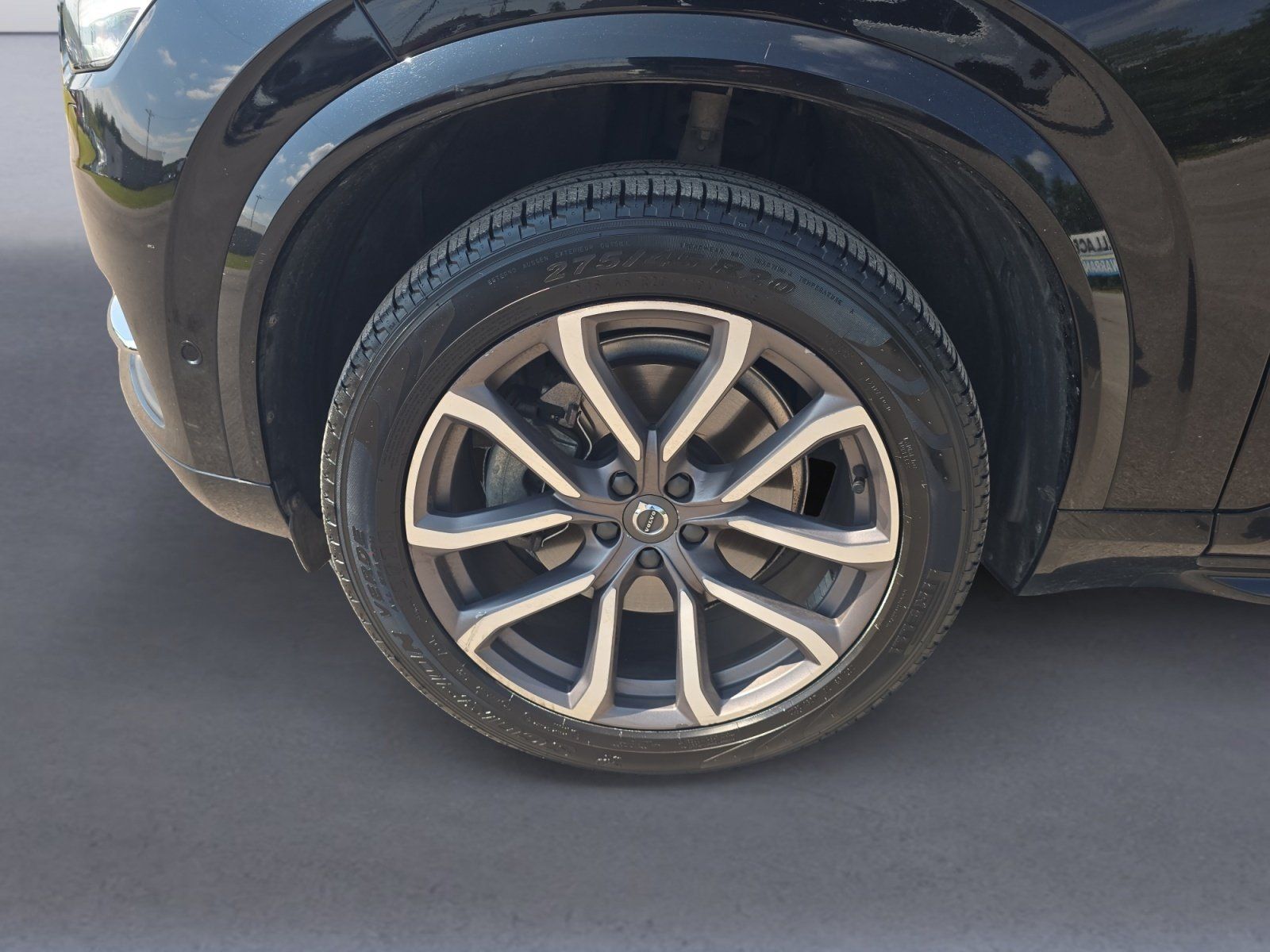 Used 2017 Volvo XC90 T6 Momentum w/ Vision Package AWD/4WD image 10