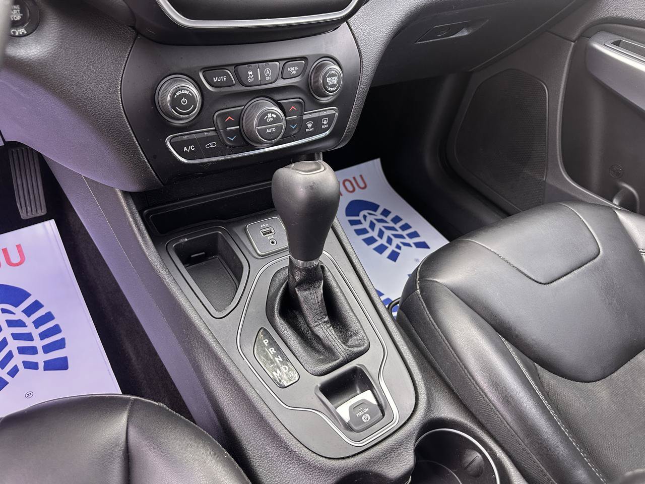 Used 2019 Jeep Cherokee Latitude Plus w/ Comfort/Convenience Group FWD image 26