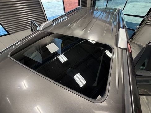Used 2010 Toyota 4Runner SR5 AWD/4WD image 9