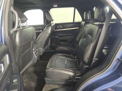 Used 2018 Ford Explorer XLT w/ Equipment Group 202A AWD/4WD image 5