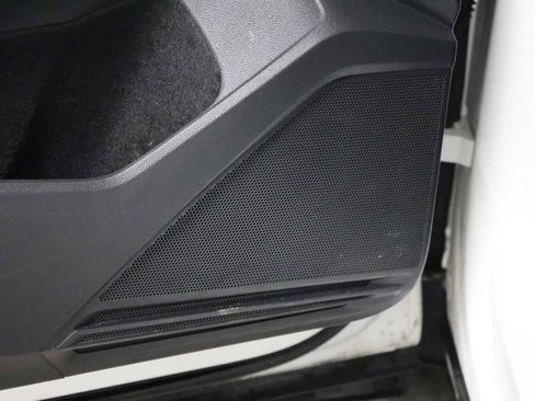 Used 2022 Volkswagen Tiguan SE image 17