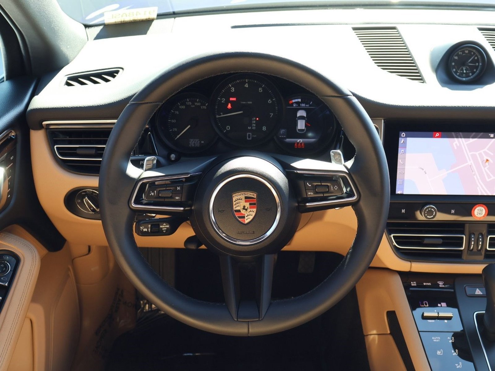 Certified 2025 Porsche Macan AWD/4WD image 15