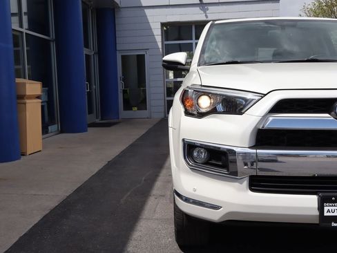 Used 2015 Toyota 4Runner Limited AWD/4WD image 28