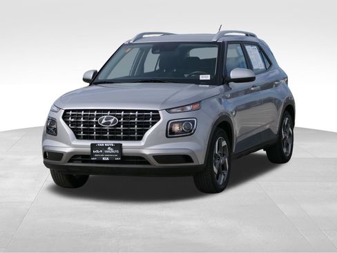 Used 2025 Hyundai Venue SEL image 7
