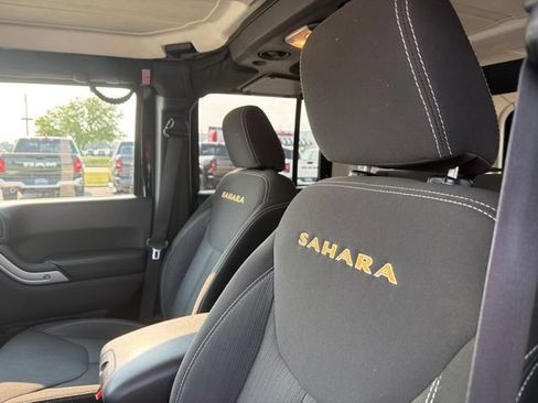 Used 2015 Jeep Wrangler Unlimited Sahara w/ Dual Top Group AWD/4WD image 7