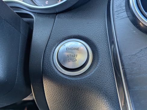 Used 2019 Mercedes-Benz GLC 300 image 30