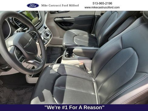 Used 2023 Chrysler Pacifica Touring-L FWD image 22