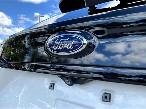 Used 2020 Ford Edge ST image 30