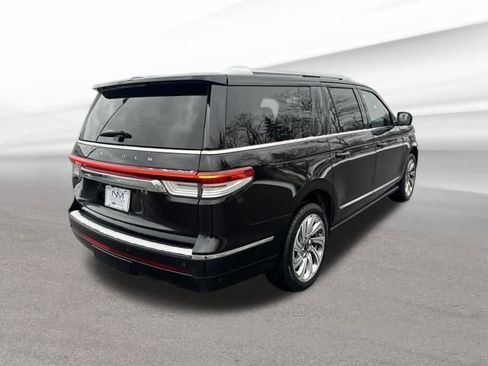 Used 2024 Lincoln Navigator L 4WD image 8