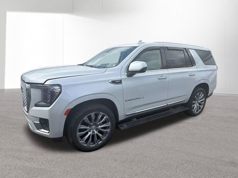 Used 2023 GMC Yukon Denali AWD/4WD image 3