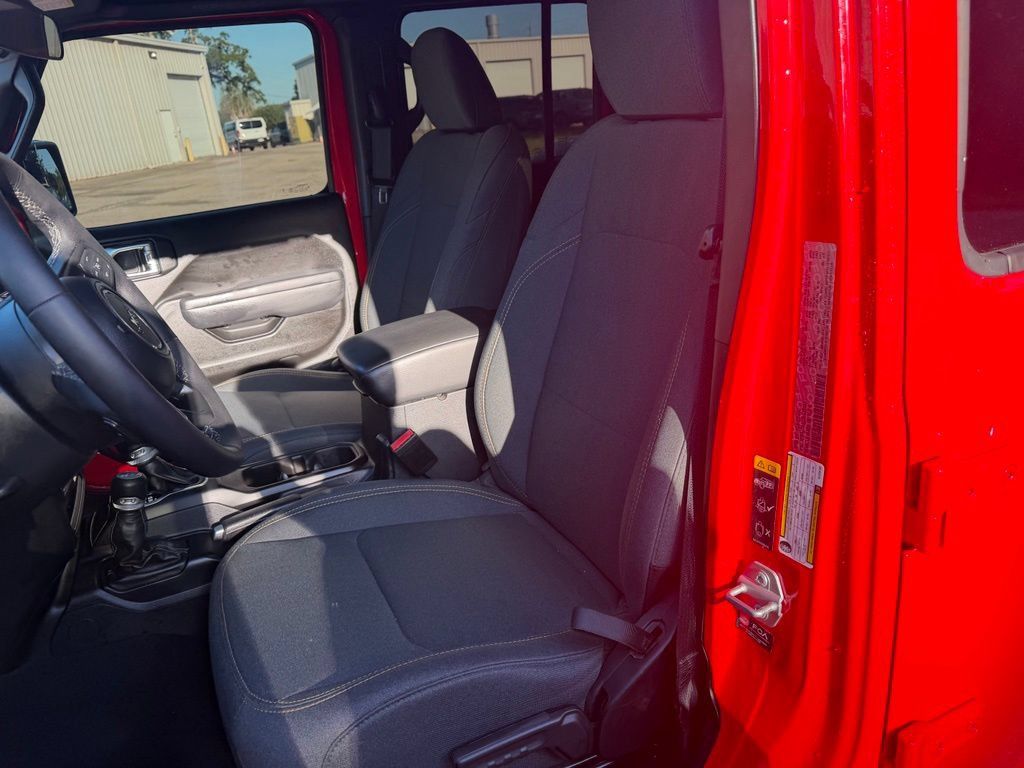Used 2025 Jeep Gladiator Sport AWD/4WD image 10