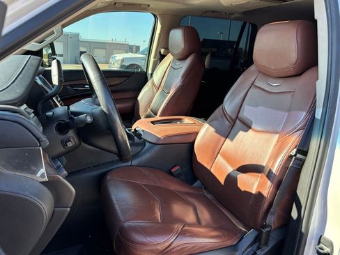 Used 2016 Cadillac Escalade Luxury image 8