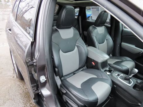 Used 2014 Jeep Cherokee Limited w/ Technology Group image 19