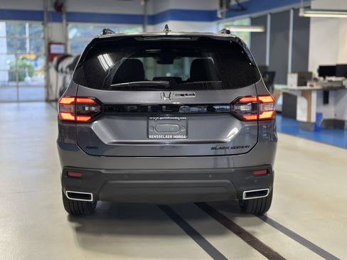 New 2025 Honda Pilot Black Edition image 5