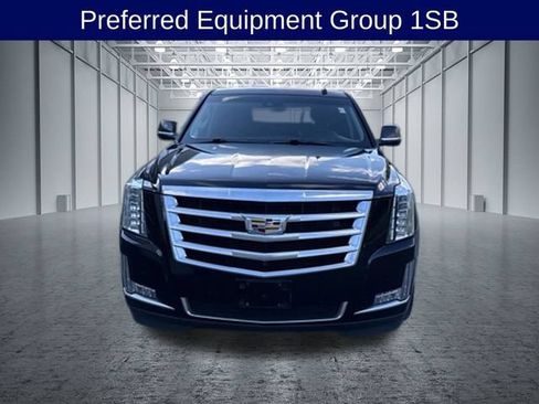 Used 2018 Cadillac Escalade Luxury AWD/4WD image 4