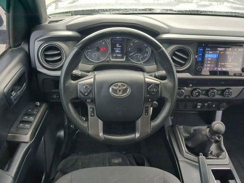 Used 2018 Toyota Tacoma TRD Off-Road image 16