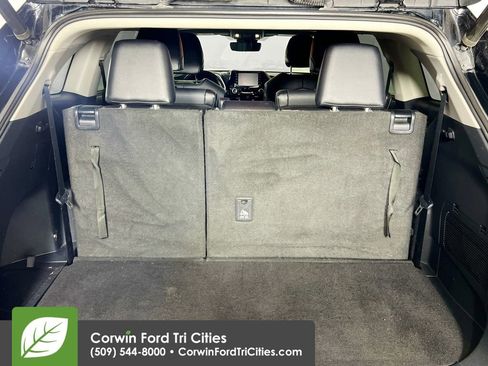 Used 2021 Toyota Highlander XLE image 14