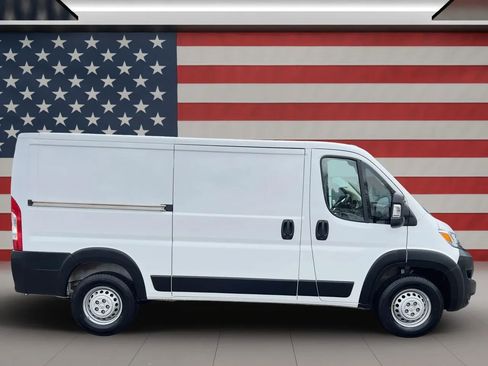 Used 2025 RAM ProMaster 2500 w/ Convenience Group image 2
