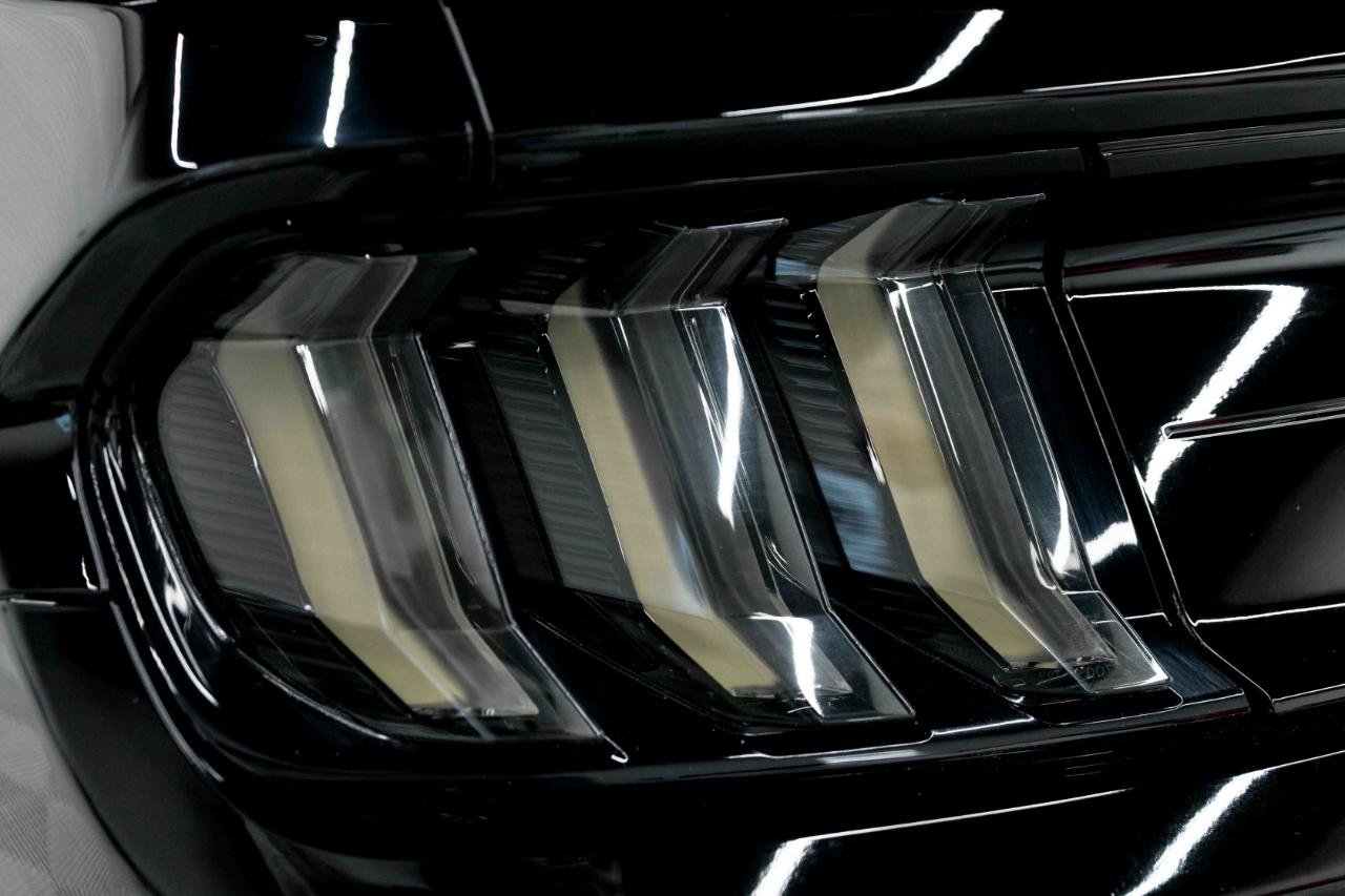 Used 2021 Ford Mustang Shelby GT500 w/ Carbon Fiber Track Pack RWD image 35