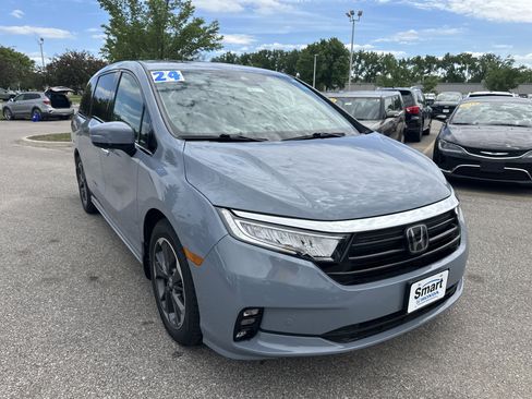 Used 2024 Honda Odyssey Elite image 2