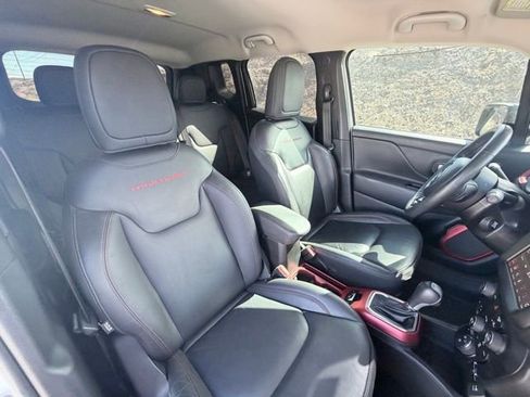 Used 2022 Jeep Renegade Trailhawk w/ Trailer Tow Group image 30