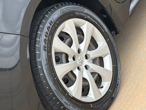 Used 2021 Toyota Corolla LE image 8