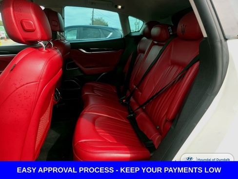 Used 2017 Maserati Levante image 19