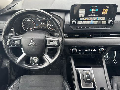 Used 2022 Mitsubishi Outlander SE image 13