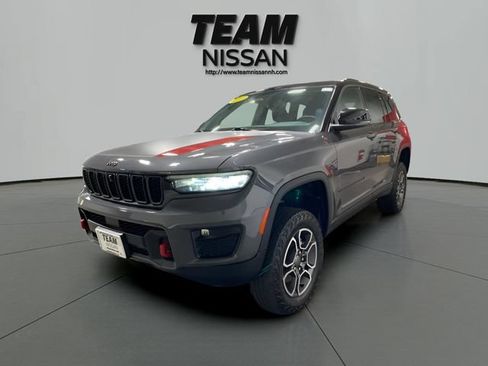 Used 2022 Jeep Grand Cherokee Trailhawk w/ Luxury Tech Group III AWD/4WD image 3