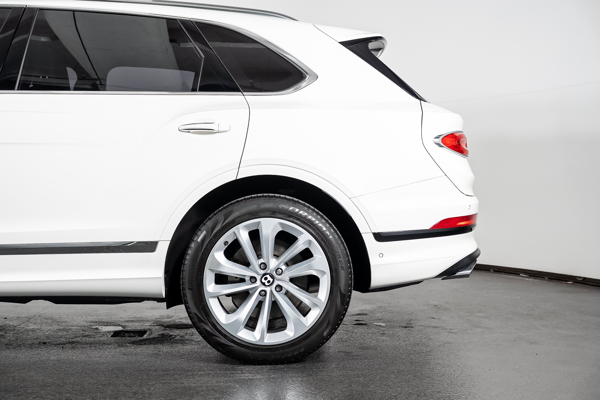 Used 2022 Bentley Bentayga AWD/4WD image 18