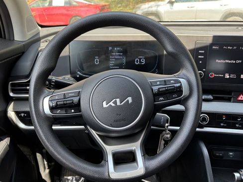 Used 2025 Kia Sportage LX image 34