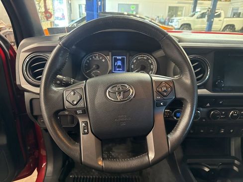Used 2016 Toyota Tacoma TRD Off-Road image 14