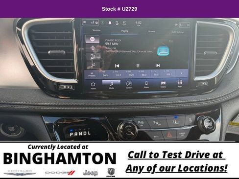 Used 2023 Chrysler Pacifica Touring-L w/ S Appearance Package image 17