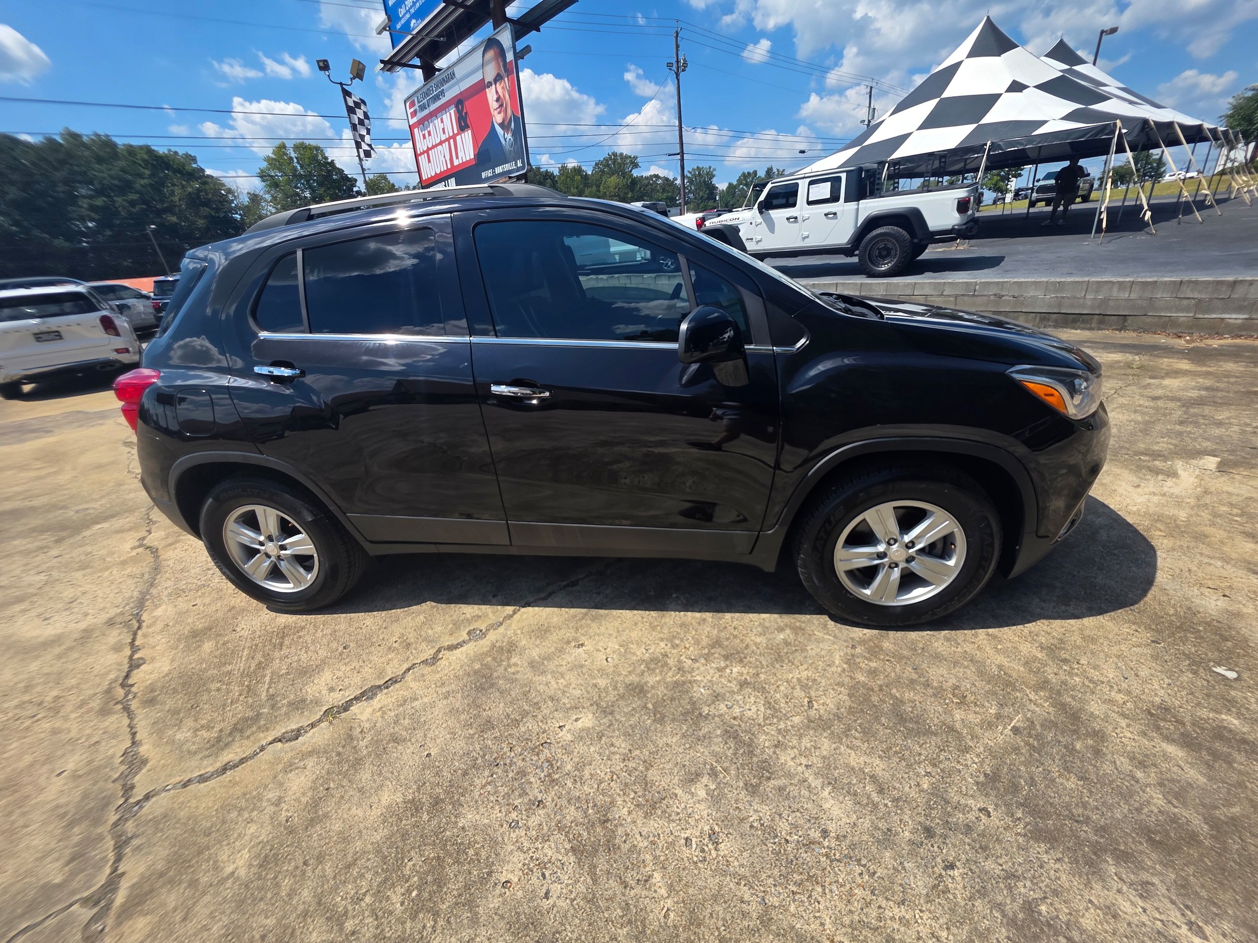 Used 2020 Chevrolet Trax LT w/ LT Convenience Package FWD image 4