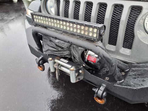 Used 2019 Jeep Wrangler Unlimited Sport S AWD/4WD image 2
