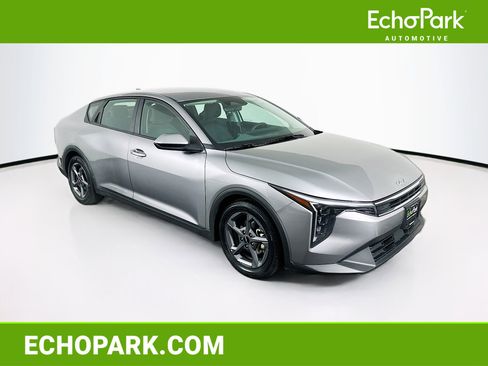 Used 2025 Kia K4 LXS image 1