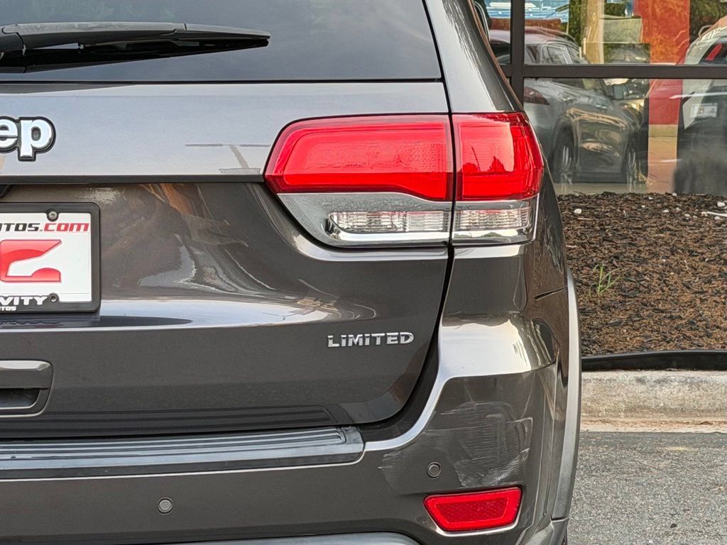 Used 2017 Jeep Grand Cherokee Limited w/ Trailer Tow Group IV AWD/4WD image 16