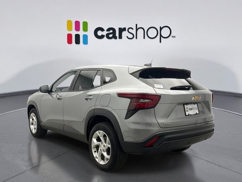 Used 2024 Chevrolet Trax LS w/ LS Convenience Package FWD image 3